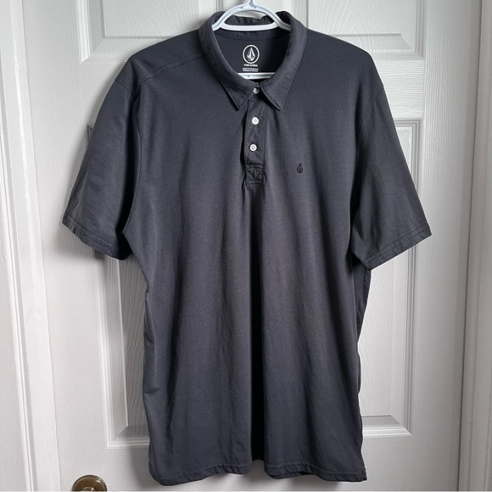 3/25$💥 Volcom polo t shirt tee Men XL Gray short sleeve logo preppy buttons
